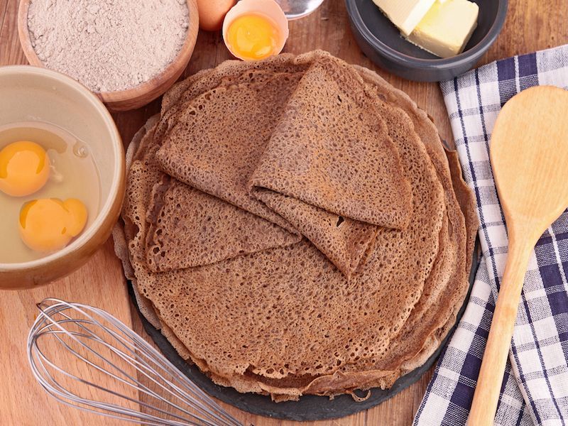 crepes sin gluten con queso y pistachos