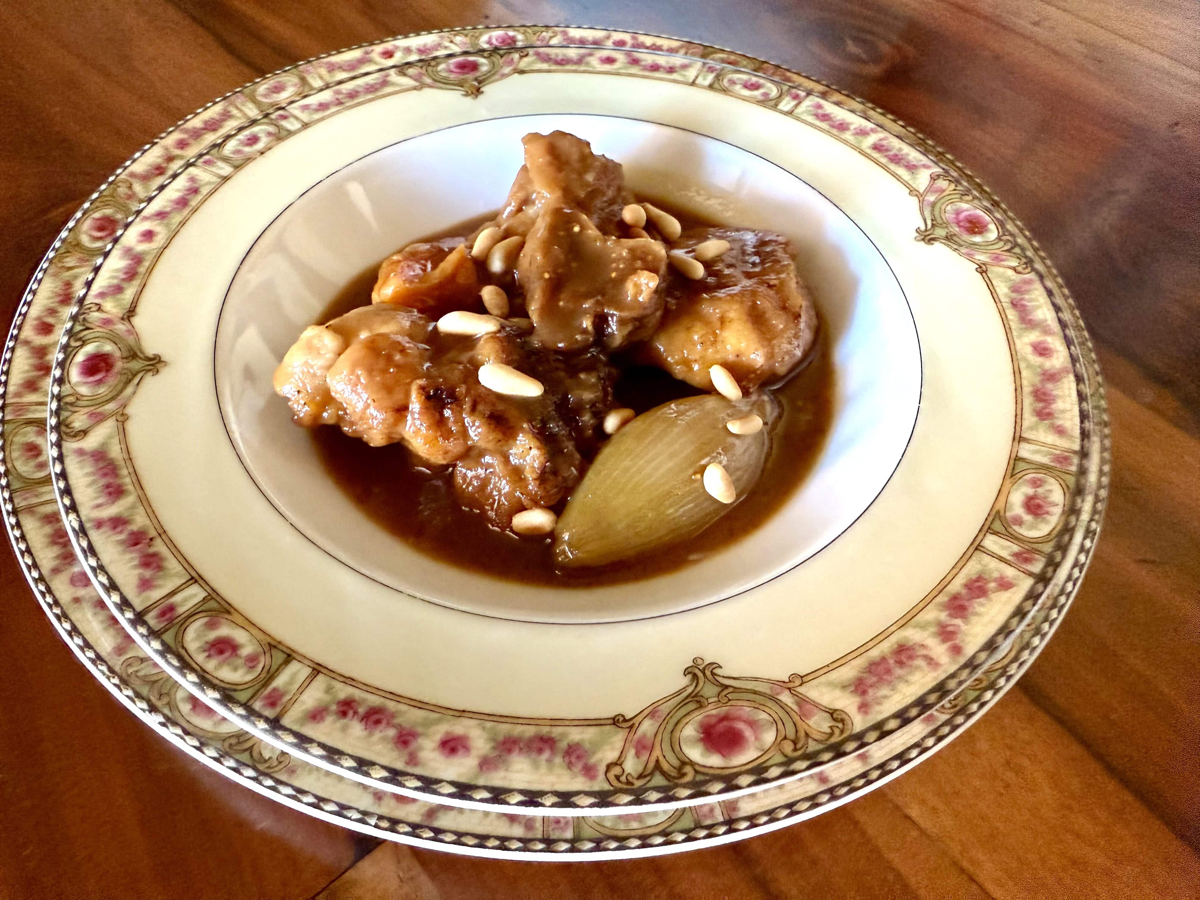 Pollo con orejones y ciruelas